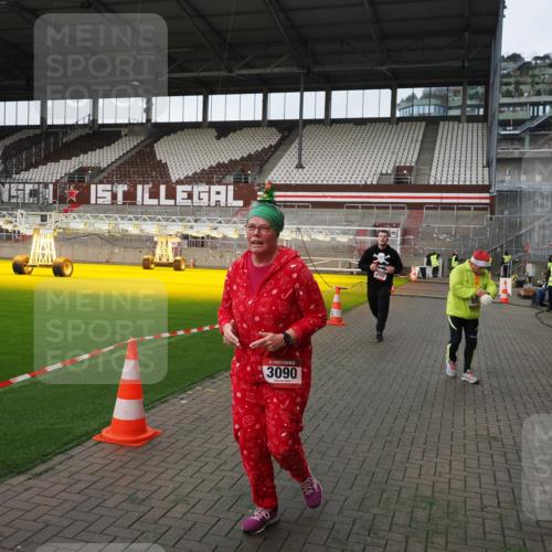 07.12.2025 - St. Pauli X-Mass-Run No. 15 Fabian Wolf http://msf.ph/oto/9396310 07.12.2025 10:37:10 Ziel 503, 2349, 2351, 3090, 4761 meine-sportfotos.de