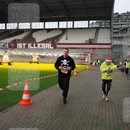 07.12.2025 - St. Pauli X-Mass-Run No. 15 Fabian Wolf http://msf.ph/oto/9396312 07.12.2025 10:37:13 Ziel 503, 2349, 2351, 3090, 4761 meine-sportfotos.de