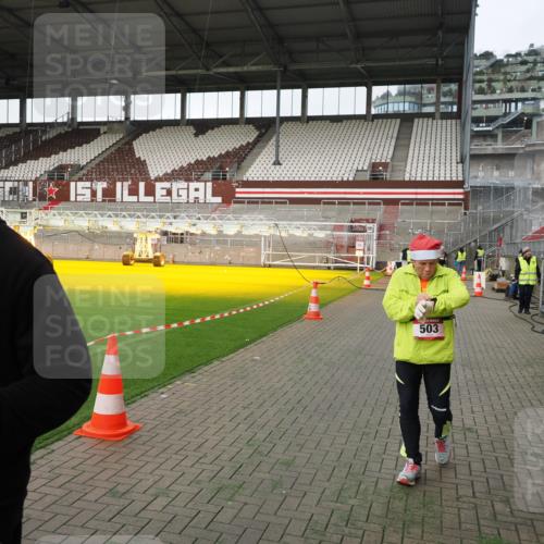 07.12.2025 - St. Pauli X-Mass-Run No. 15 Fabian Wolf http://msf.ph/oto/9396320 07.12.2025 10:37:14 Ziel 503, 2349, 2351, 3090, 4761 meine-sportfotos.de
