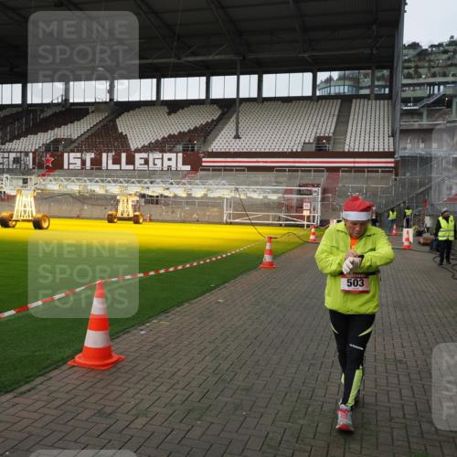 07.12.2025 - St. Pauli X-Mass-Run No. 15 Fabian Wolf http://msf.ph/oto/9396322 07.12.2025 10:37:15 Ziel 503, 2349, 2351, 3090, 4761 meine-sportfotos.de