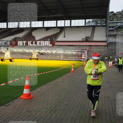 07.12.2025 - St. Pauli X-Mass-Run No. 15 Fabian Wolf http://msf.ph/oto/9396323 07.12.2025 10:37:15 Ziel 503, 2349, 2351, 3090, 4761 meine-sportfotos.de