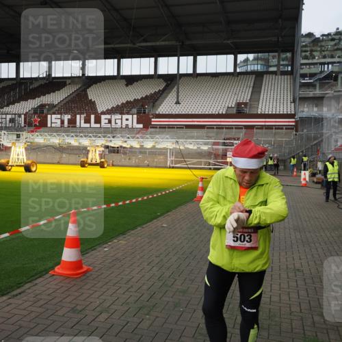 07.12.2025 - St. Pauli X-Mass-Run No. 15 Fabian Wolf http://msf.ph/oto/9396326 07.12.2025 10:37:16 Ziel 503, 2349, 2351, 3090, 4761 meine-sportfotos.de