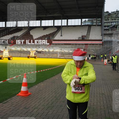 07.12.2025 - St. Pauli X-Mass-Run No. 15 Fabian Wolf http://msf.ph/oto/9396328 07.12.2025 10:37:17 Ziel 503, 2349, 2351, 3090, 4761 meine-sportfotos.de