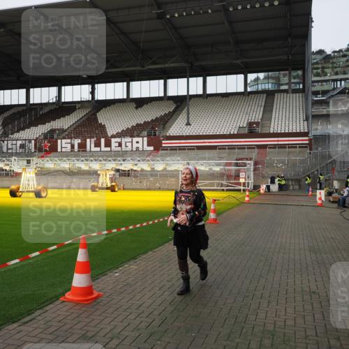 07.12.2025 - St. Pauli X-Mass-Run No. 15 Fabian Wolf http://msf.ph/oto/9396333 07.12.2025 10:37:29 Ziel 3214 meine-sportfotos.de