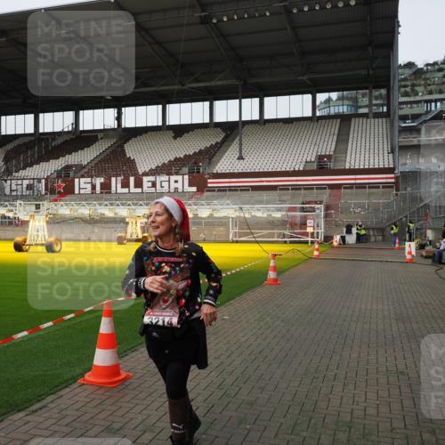 07.12.2025 - St. Pauli X-Mass-Run No. 15 Fabian Wolf http://msf.ph/oto/9396338 07.12.2025 10:37:30 Ziel 3214 meine-sportfotos.de