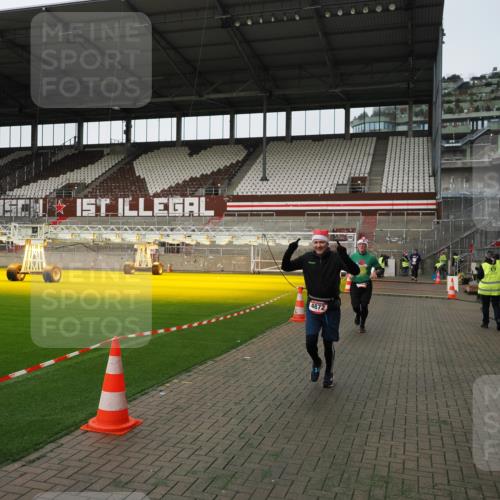 07.12.2025 - St. Pauli X-Mass-Run No. 15 Fabian Wolf http://msf.ph/oto/9396343 07.12.2025 10:37:50 Ziel 3069, 4872 meine-sportfotos.de