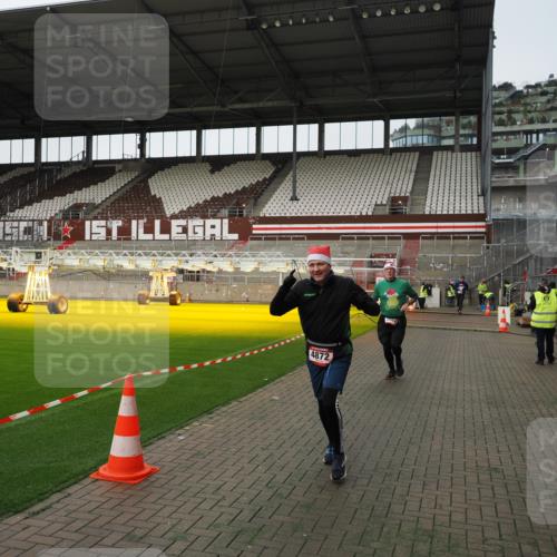 07.12.2025 - St. Pauli X-Mass-Run No. 15 Fabian Wolf http://msf.ph/oto/9396345 07.12.2025 10:37:51 Ziel 3069, 4872 meine-sportfotos.de