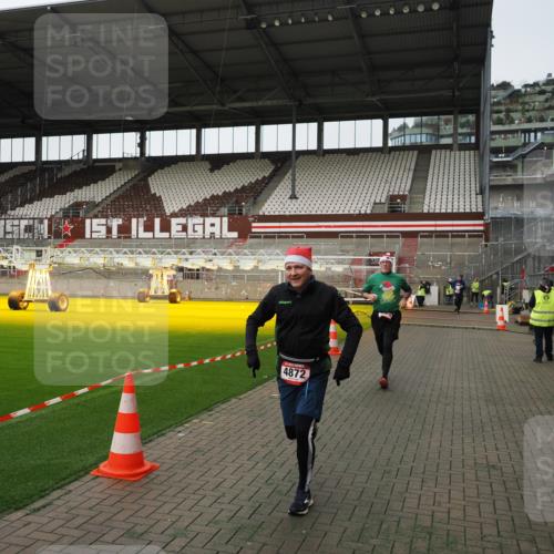 07.12.2025 - St. Pauli X-Mass-Run No. 15 Fabian Wolf http://msf.ph/oto/9396346 07.12.2025 10:37:51 Ziel 3069, 4872 meine-sportfotos.de