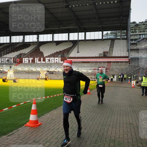 07.12.2025 - St. Pauli X-Mass-Run No. 15 Fabian Wolf http://msf.ph/oto/9396347 07.12.2025 10:37:51 Ziel 3069, 4872 meine-sportfotos.de