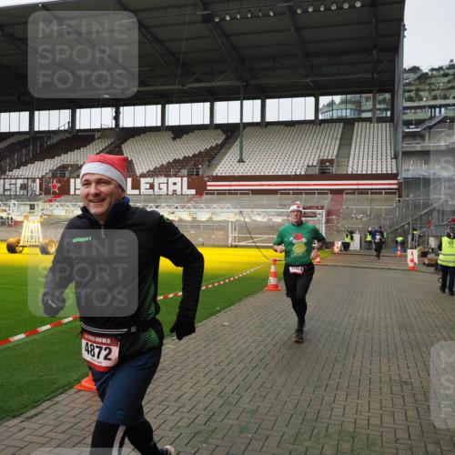 07.12.2025 - St. Pauli X-Mass-Run No. 15 Fabian Wolf http://msf.ph/oto/9396349 07.12.2025 10:37:51 Ziel 3069, 4872 meine-sportfotos.de