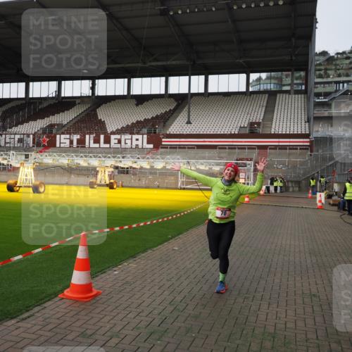 07.12.2025 - St. Pauli X-Mass-Run No. 15 Fabian Wolf http://msf.ph/oto/9396377 07.12.2025 10:38:01 Ziel 70, 2899, 3069, 4872 meine-sportfotos.de