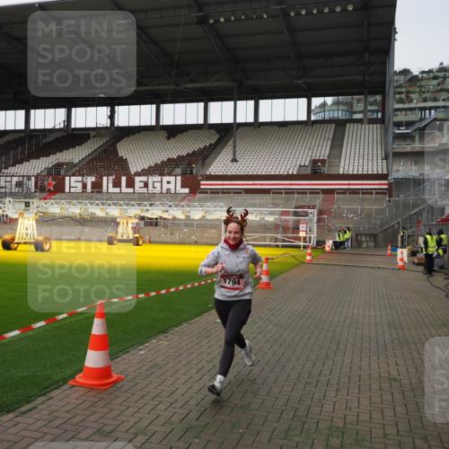 07.12.2025 - St. Pauli X-Mass-Run No. 15 Fabian Wolf http://msf.ph/oto/9396391 07.12.2025 10:38:14 Ziel 70, 1794 meine-sportfotos.de