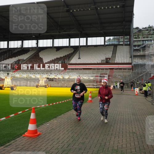 07.12.2025 - St. Pauli X-Mass-Run No. 15 Fabian Wolf http://msf.ph/oto/9396396 07.12.2025 10:38:37 Ziel 2078, 2085, 3058 meine-sportfotos.de