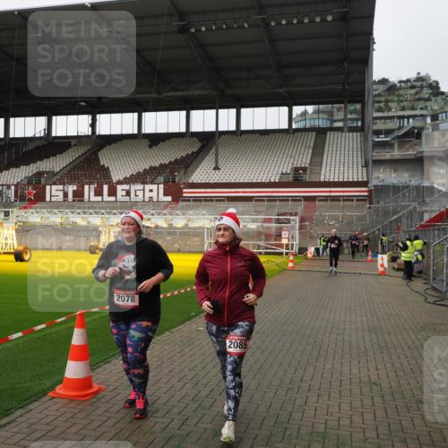 07.12.2025 - St. Pauli X-Mass-Run No. 15 Fabian Wolf http://msf.ph/oto/9396402 07.12.2025 10:38:38 Ziel 2078, 2085, 3058 meine-sportfotos.de