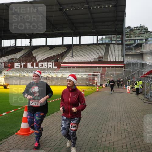 07.12.2025 - St. Pauli X-Mass-Run No. 15 Fabian Wolf http://msf.ph/oto/9396403 07.12.2025 10:38:38 Ziel 2078, 2085, 3058 meine-sportfotos.de