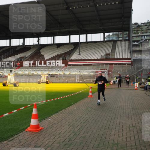 07.12.2025 - St. Pauli X-Mass-Run No. 15 Fabian Wolf http://msf.ph/oto/9396406 07.12.2025 10:38:42 Ziel 1250, 1255, 2078, 2085, 3058, 3061 meine-sportfotos.de