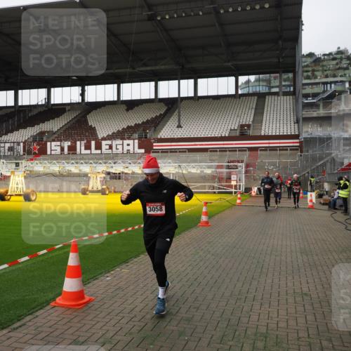 07.12.2025 - St. Pauli X-Mass-Run No. 15 Fabian Wolf http://msf.ph/oto/9396414 07.12.2025 10:38:43 Ziel 1250, 1255, 2078, 2085, 3058, 3061 meine-sportfotos.de