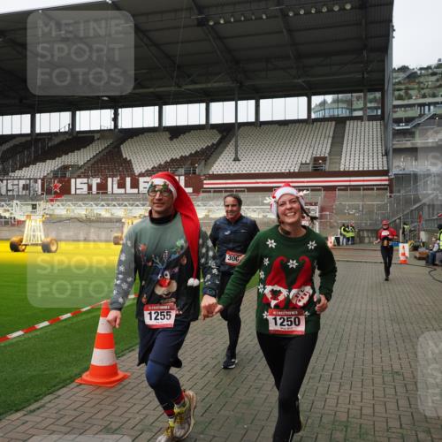07.12.2025 - St. Pauli X-Mass-Run No. 15 Fabian Wolf http://msf.ph/oto/9396424 07.12.2025 10:38:48 Ziel 1250, 1255, 2085, 2943, 3058, 3061 meine-sportfotos.de