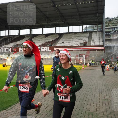 07.12.2025 - St. Pauli X-Mass-Run No. 15 Fabian Wolf http://msf.ph/oto/9396425 07.12.2025 10:38:48 Ziel 1250, 1255, 2085, 2943, 3058, 3061 meine-sportfotos.de