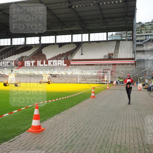 07.12.2025 - St. Pauli X-Mass-Run No. 15 Fabian Wolf http://msf.ph/oto/9396432 07.12.2025 10:38:50 Ziel 1250, 1255, 2943, 3058, 3061 meine-sportfotos.de