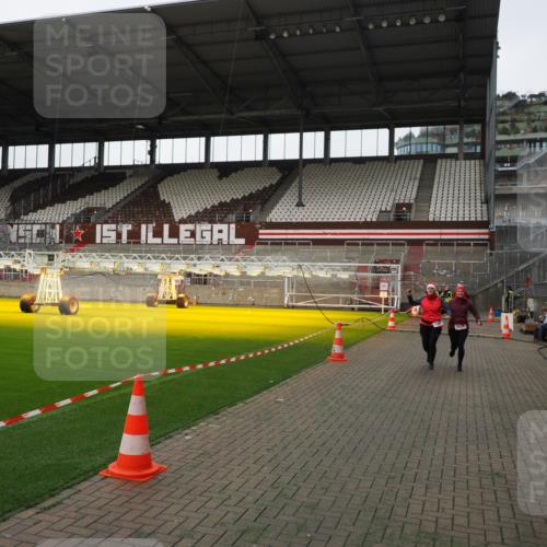 07.12.2025 - St. Pauli X-Mass-Run No. 15 Fabian Wolf http://msf.ph/oto/9396447 07.12.2025 10:39:00 Ziel 1250, 1255, 1417, 2827, 2828, 2943, 3061 meine-sportfotos.de