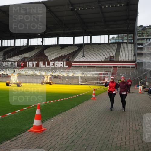 07.12.2025 - St. Pauli X-Mass-Run No. 15 Fabian Wolf http://msf.ph/oto/9396453 07.12.2025 10:39:01 Ziel 1250, 1255, 1417, 2827, 2828, 2943, 3061 meine-sportfotos.de