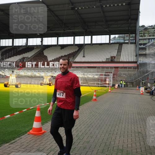 07.12.2025 - St. Pauli X-Mass-Run No. 15 Fabian Wolf http://msf.ph/oto/9396474 07.12.2025 10:39:12 Ziel 1417, 2827, 2828 meine-sportfotos.de
