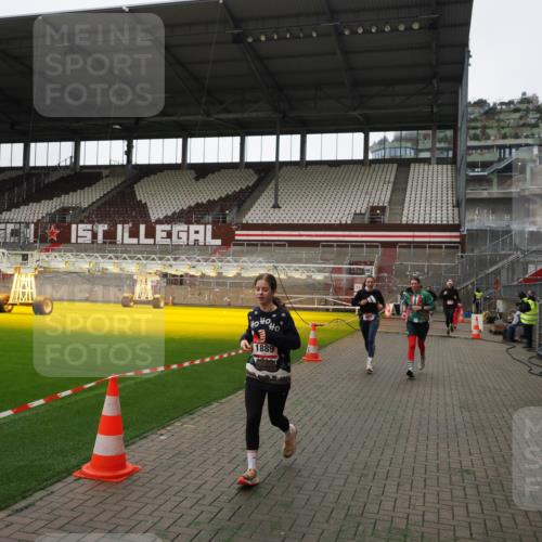 07.12.2025 - St. Pauli X-Mass-Run No. 15 Fabian Wolf http://msf.ph/oto/9396482 07.12.2025 10:39:26 Ziel 981, 1796, 1889, 2354, 3118, 3240 meine-sportfotos.de