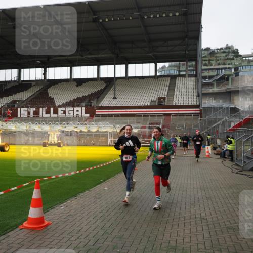 07.12.2025 - St. Pauli X-Mass-Run No. 15 Fabian Wolf http://msf.ph/oto/9396487 07.12.2025 10:39:27 Ziel 981, 1796, 1889, 2354, 3118, 3240, 3242 meine-sportfotos.de