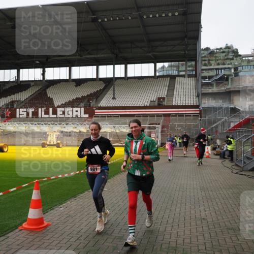 07.12.2025 - St. Pauli X-Mass-Run No. 15 Fabian Wolf http://msf.ph/oto/9396490 07.12.2025 10:39:28 Ziel 981, 1796, 1889, 2354, 3118, 3240, 3242 meine-sportfotos.de