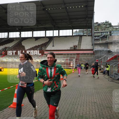 07.12.2025 - St. Pauli X-Mass-Run No. 15 Fabian Wolf http://msf.ph/oto/9396492 07.12.2025 10:39:28 Ziel 981, 1796, 1889, 2354, 3118, 3240, 3242 meine-sportfotos.de