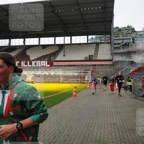07.12.2025 - St. Pauli X-Mass-Run No. 15 Fabian Wolf http://msf.ph/oto/9396494 07.12.2025 10:39:29 Ziel 981, 1796, 1889, 2354, 2420, 3118, 3240, 3242 meine-sportfotos.de