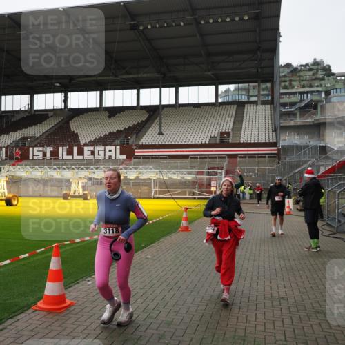 07.12.2025 - St. Pauli X-Mass-Run No. 15 Fabian Wolf http://msf.ph/oto/9396499 07.12.2025 10:39:32 Ziel 981, 1796, 1889, 2354, 2420, 3118, 3240, 3242 meine-sportfotos.de