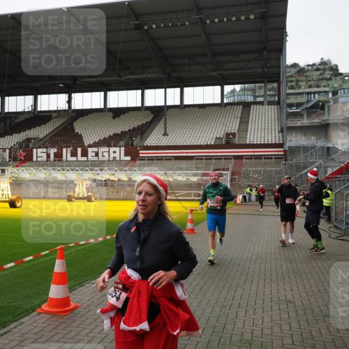 07.12.2025 - St. Pauli X-Mass-Run No. 15 Fabian Wolf http://msf.ph/oto/9396504 07.12.2025 10:39:33 Ziel 981, 1796, 1889, 2354, 2420, 3118, 3240, 3242, 4207, 4211 meine-sportfotos.de