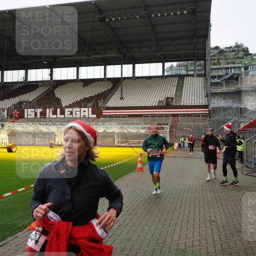 07.12.2025 - St. Pauli X-Mass-Run No. 15 Fabian Wolf http://msf.ph/oto/9396505 07.12.2025 10:39:34 Ziel 981, 1796, 1889, 2354, 2420, 3118, 3240, 3242, 4207, 4211 meine-sportfotos.de