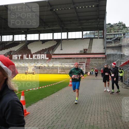 07.12.2025 - St. Pauli X-Mass-Run No. 15 Fabian Wolf http://msf.ph/oto/9396506 07.12.2025 10:39:34 Ziel 981, 1796, 1889, 2354, 2420, 3118, 3240, 3242, 4207, 4211 meine-sportfotos.de