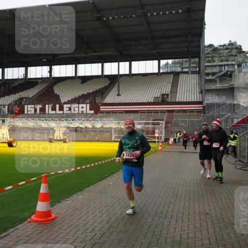 07.12.2025 - St. Pauli X-Mass-Run No. 15 Fabian Wolf http://msf.ph/oto/9396508 07.12.2025 10:39:34 Ziel 981, 1796, 1889, 2354, 2420, 3118, 3240, 3242, 4207, 4211 meine-sportfotos.de