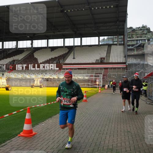 07.12.2025 - St. Pauli X-Mass-Run No. 15 Fabian Wolf http://msf.ph/oto/9396510 07.12.2025 10:39:35 Ziel 981, 1796, 1889, 2354, 2420, 3118, 3240, 3242, 4207, 4211 meine-sportfotos.de