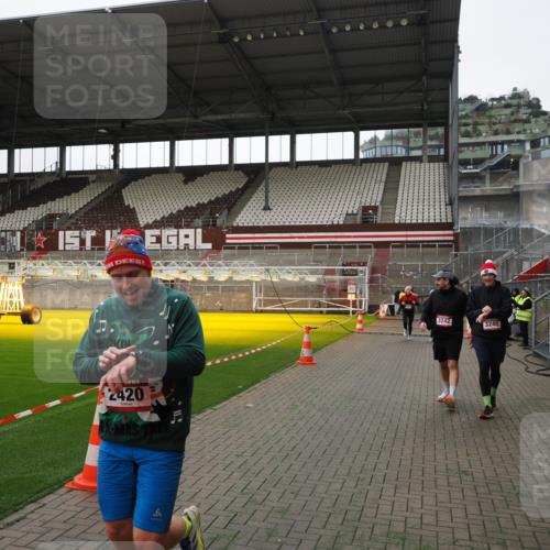 07.12.2025 - St. Pauli X-Mass-Run No. 15 Fabian Wolf http://msf.ph/oto/9396512 07.12.2025 10:39:35 Ziel 981, 1796, 1889, 2354, 2420, 3118, 3240, 3242, 4207, 4211 meine-sportfotos.de