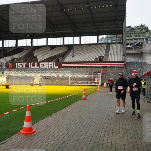 07.12.2025 - St. Pauli X-Mass-Run No. 15 Fabian Wolf http://msf.ph/oto/9396514 07.12.2025 10:39:35 Ziel 981, 1796, 1889, 2354, 2420, 3118, 3240, 3242, 4207, 4211 meine-sportfotos.de