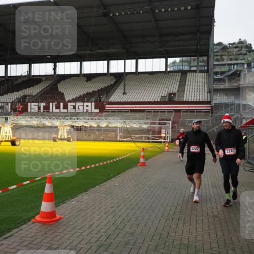 07.12.2025 - St. Pauli X-Mass-Run No. 15 Fabian Wolf http://msf.ph/oto/9396518 07.12.2025 10:39:36 Ziel 981, 1796, 1889, 2354, 2420, 3118, 3240, 3242, 4207, 4211 meine-sportfotos.de