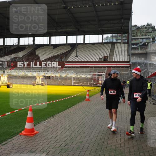 07.12.2025 - St. Pauli X-Mass-Run No. 15 Fabian Wolf http://msf.ph/oto/9396521 07.12.2025 10:39:37 Ziel 981, 1796, 1889, 2354, 2420, 3118, 3240, 3242, 4207, 4211 meine-sportfotos.de