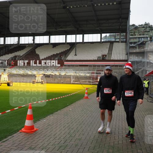 07.12.2025 - St. Pauli X-Mass-Run No. 15 Fabian Wolf http://msf.ph/oto/9396523 07.12.2025 10:39:37 Ziel 981, 1796, 1889, 2354, 2420, 3118, 3240, 3242, 4207, 4211 meine-sportfotos.de