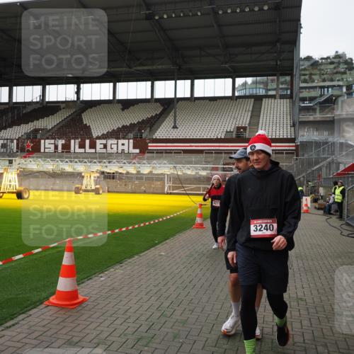 07.12.2025 - St. Pauli X-Mass-Run No. 15 Fabian Wolf http://msf.ph/oto/9396527 07.12.2025 10:39:38 Ziel 981, 1796, 1889, 2354, 2420, 2588, 3118, 3240, 3242, 4207, 4211 meine-sportfotos.de