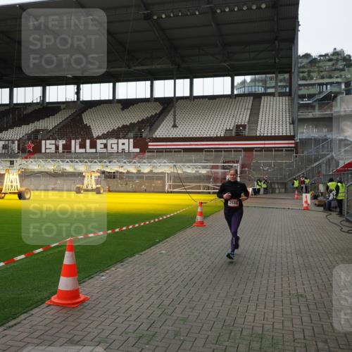 07.12.2025 - St. Pauli X-Mass-Run No. 15 Fabian Wolf http://msf.ph/oto/9396536 07.12.2025 10:39:43 Ziel 2354, 2420, 2588, 3118, 3240, 3242, 4207, 4211 meine-sportfotos.de