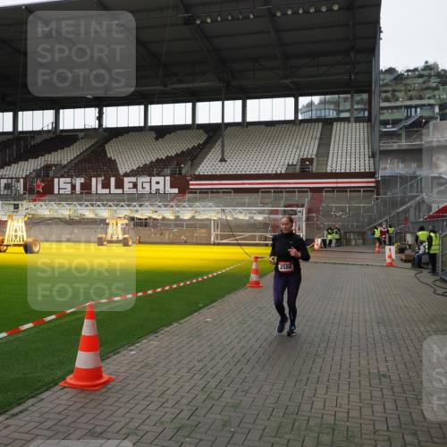 07.12.2025 - St. Pauli X-Mass-Run No. 15 Fabian Wolf http://msf.ph/oto/9396537 07.12.2025 10:39:43 Ziel 2354, 2420, 2588, 3118, 3240, 3242, 4207, 4211 meine-sportfotos.de