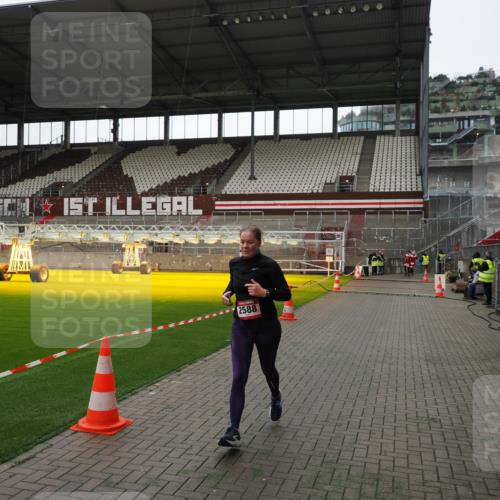 07.12.2025 - St. Pauli X-Mass-Run No. 15 Fabian Wolf http://msf.ph/oto/9396541 07.12.2025 10:39:44 Ziel 2354, 2420, 2588, 3118, 3240, 3242, 4207, 4211 meine-sportfotos.de