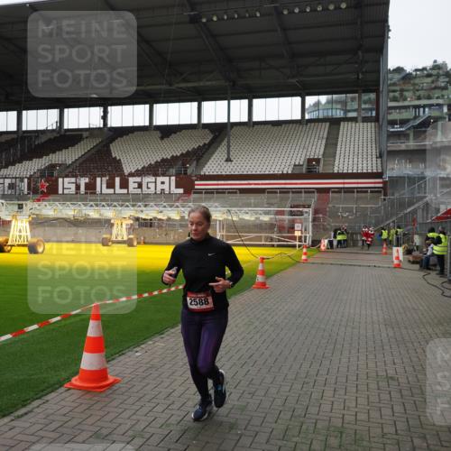 07.12.2025 - St. Pauli X-Mass-Run No. 15 Fabian Wolf http://msf.ph/oto/9396542 07.12.2025 10:39:44 Ziel 2354, 2420, 2588, 3118, 3240, 3242, 4207, 4211 meine-sportfotos.de
