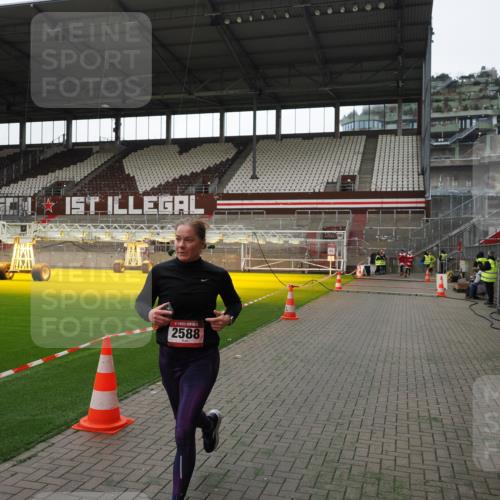 07.12.2025 - St. Pauli X-Mass-Run No. 15 Fabian Wolf http://msf.ph/oto/9396543 07.12.2025 10:39:45 Ziel 2354, 2420, 2588, 3118, 3240, 3242, 4207, 4211 meine-sportfotos.de