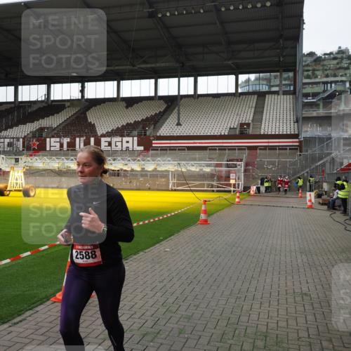 07.12.2025 - St. Pauli X-Mass-Run No. 15 Fabian Wolf http://msf.ph/oto/9396544 07.12.2025 10:39:45 Ziel 2354, 2420, 2588, 3118, 3240, 3242, 4207, 4211 meine-sportfotos.de